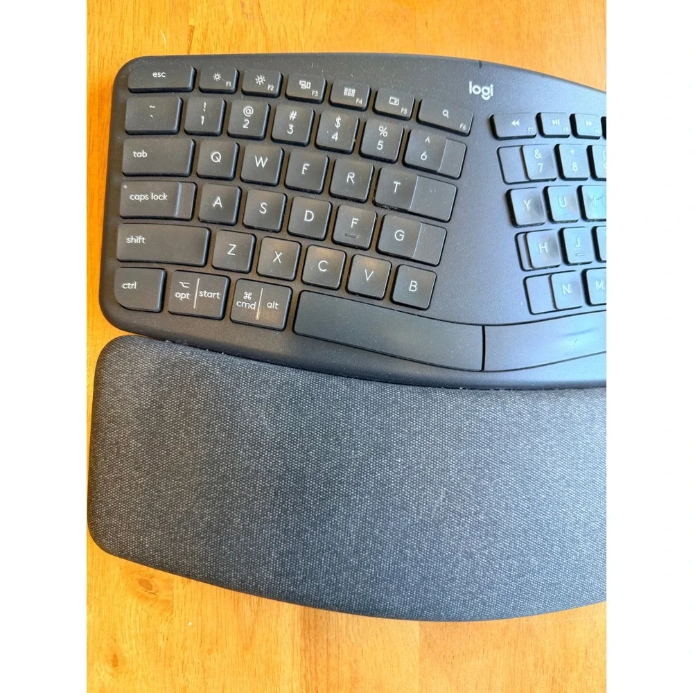 Logitech Ergo K860 Wireless Ergonomic Keyboard Graphite YR0072 Bluetooth USB